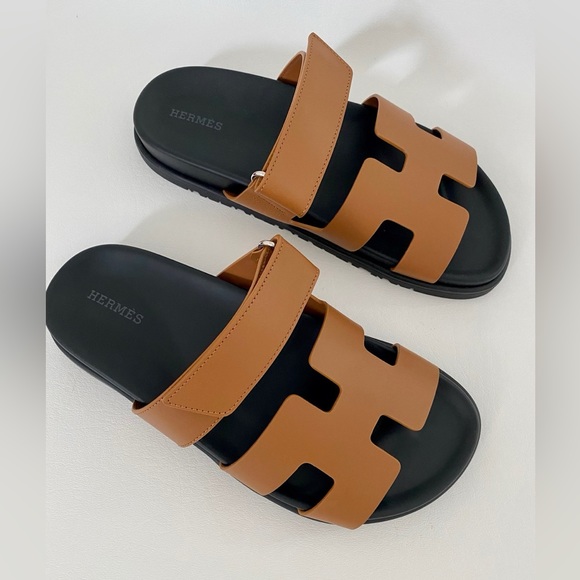 SLIDES SANDALS IN BLACK CALFSKIN AND WHITE STRAW WOVEN